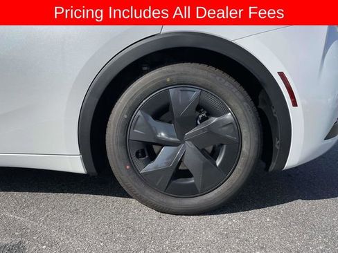 Used 2026 Toyota Prius LE AWD/4WD image 9