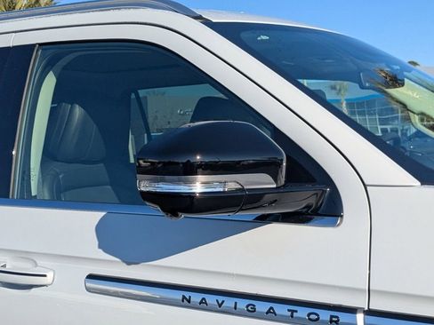New 2026 Lincoln Navigator Reserve AWD/4WD image 12