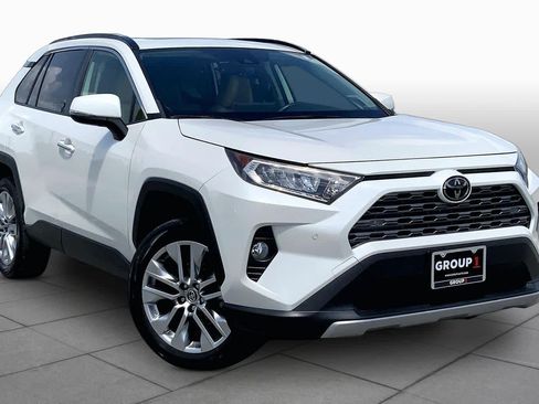 Used 2019 Toyota RAV4 Limited FWD image 3