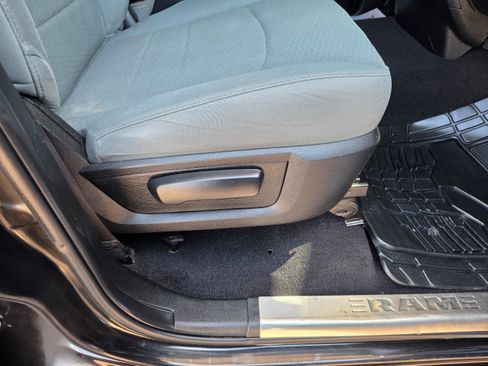 Used 2018 RAM 1500 Express RWD image 25