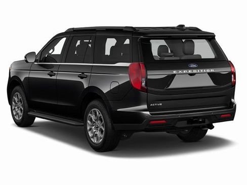 Used 2025 Ford Expedition Active image 2