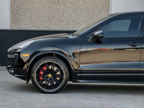 Used 2018 Porsche Cayenne GTS w/ Premium Package Plus AWD/4WD image 12