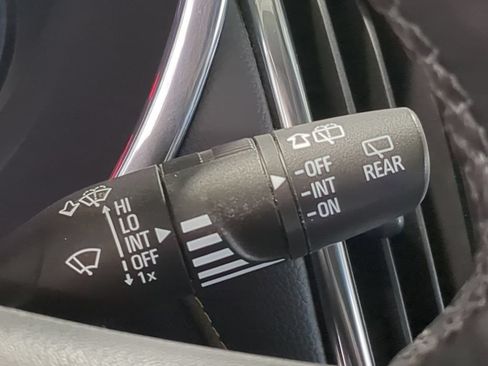 Used 2024 Chevrolet Equinox Premier AWD/4WD image 31
