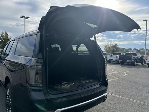 New 2025 Chevrolet Suburban High Country image 10