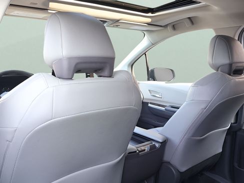 Used 2021 Toyota Sienna XLE AWD/4WD image 14