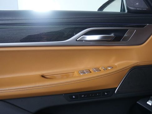 Certified 2022 BMW 750i xDrive w/ Executive Package image 8