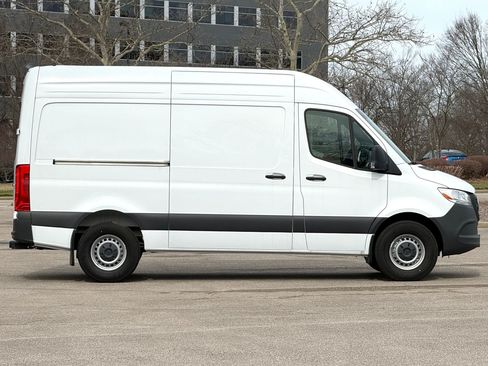 Used 2025 Mercedes-Benz Sprinter 2500 image 6