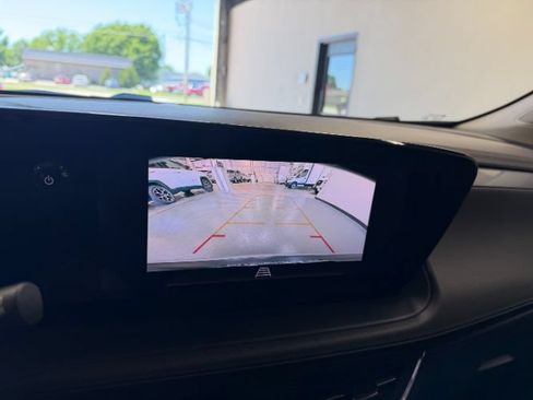 Used 2025 Buick Encore GX Preferred AWD/4WD image 18