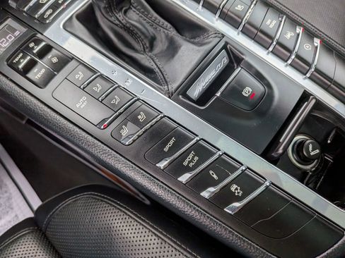 Used 2017 Porsche Macan Turbo AWD/4WD image 67