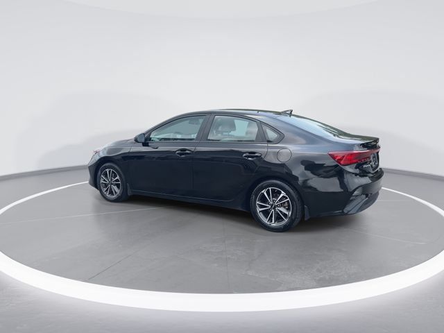 Used 2023 Kia Forte LXS w/ LXS Technology Package FWD image 6