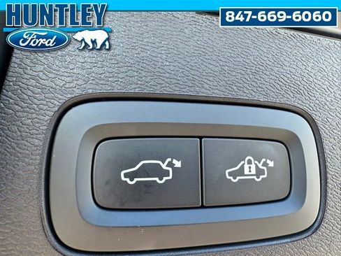 Used 2025 Volvo XC60 B5 Core image 11