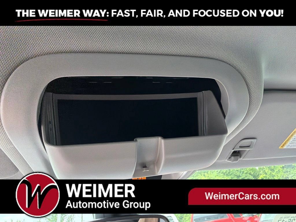 Used 2023 Chevrolet Equinox Premier AWD/4WD image 32