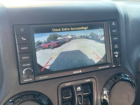 Used 2017 Jeep Wrangler Unlimited Sahara AWD/4WD image 16
