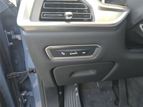 Used 2026 BMW X7 xDrive40i AWD/4WD image 34