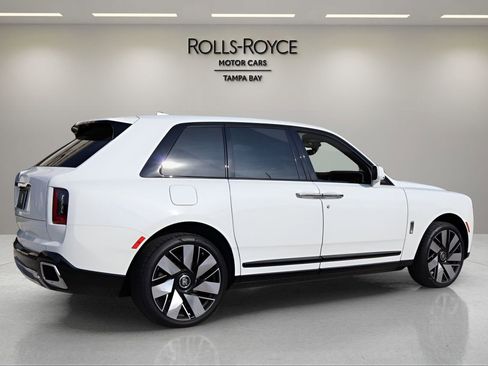 New 2026 Rolls-Royce Cullinan AWD/4WD image 2