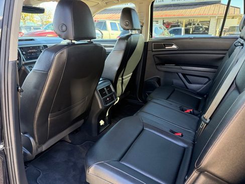 Used 2019 Volkswagen Atlas SE w/ Towing Package image 16