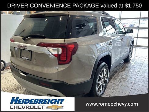 Used 2023 GMC Acadia SLE w/ Driver Convenience Package image 3