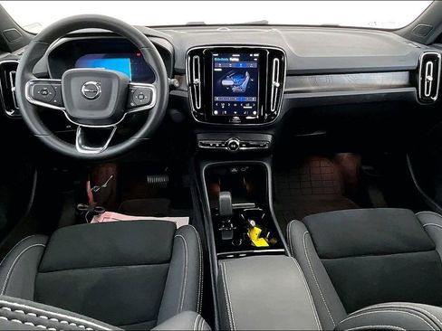 Used 2024 Volvo XC40 Recharge Ultimate w/ Protection Package Premier image 20