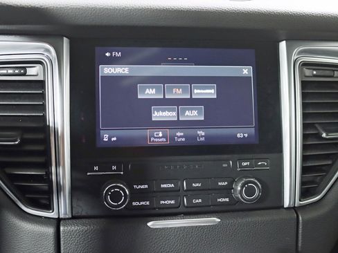 Used 2017 Porsche Macan image 19