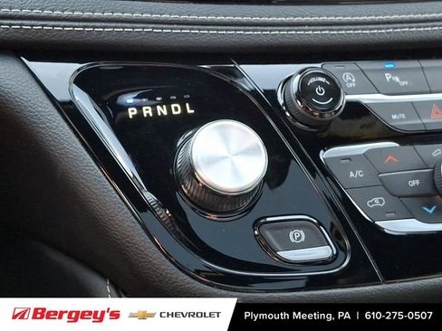 Used 2025 Chrysler Pacifica Limited FWD image 19