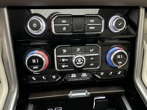 Used 2021 GMC Yukon Denali image 40