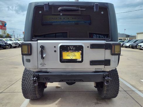 Used 2016 Jeep Wrangler Sport AWD/4WD image 5
