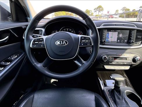 Used 2019 Kia Sorento EX w/ EX Touring Package image 5