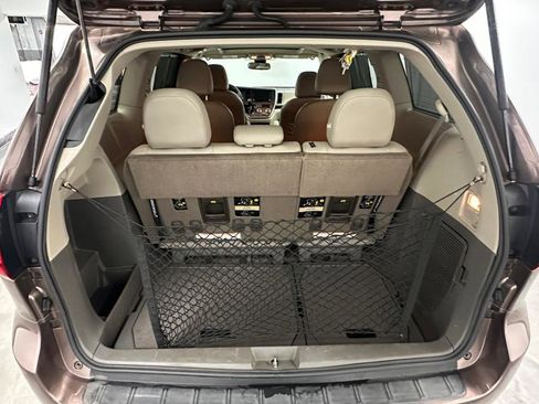 Used 2018 Toyota Sienna XLE w/ XLE Navigation Package image 43