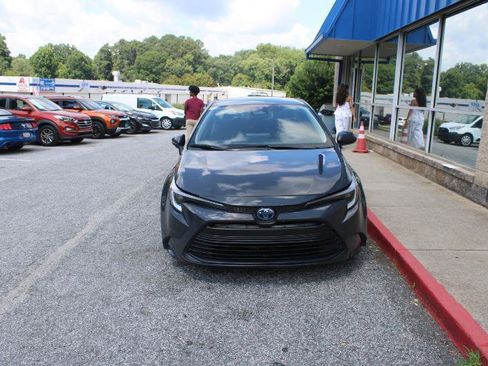 Used 2023 Toyota Corolla LE FWD image 2
