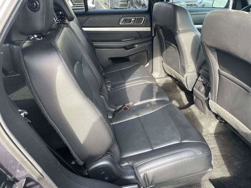 Used 2017 Ford Explorer XLT w/ Equipment Group 202A AWD/4WD image 46