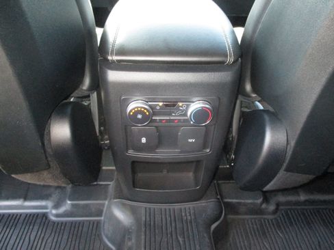 Used 2020 Ford Explorer XLT w/ Equipment Group 202A AWD/4WD image 38