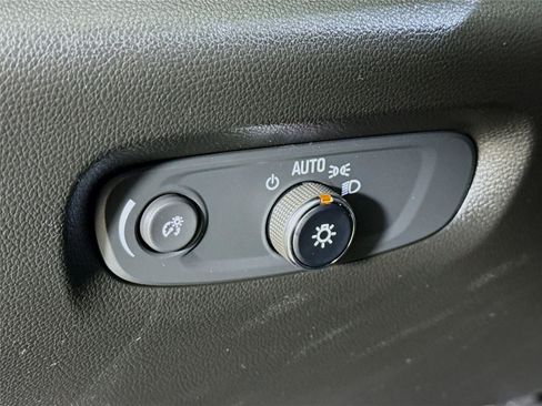 Used 2023 Chevrolet Traverse High Country image 11