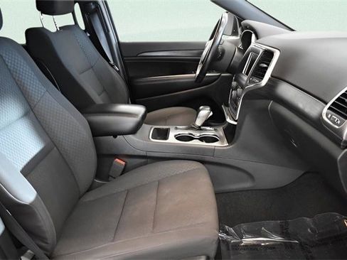 Used 2019 Jeep Grand Cherokee Laredo image 21