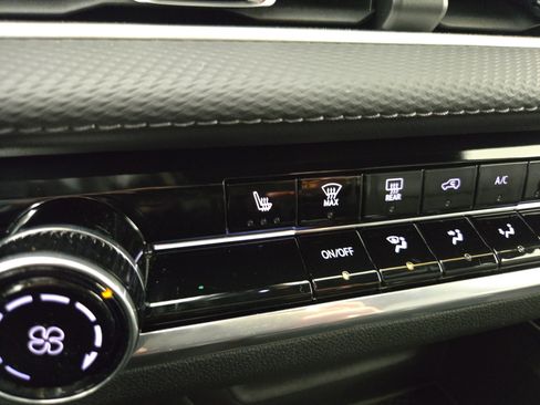 Certified 2025 Chevrolet Equinox LT w/ Safety and Technology Package image 26