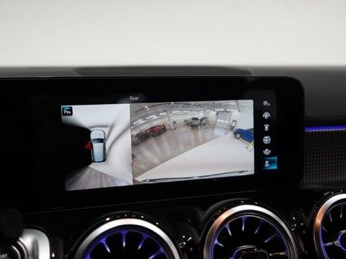 Used 2022 Mercedes-Benz GLB 250 4MATIC image 29