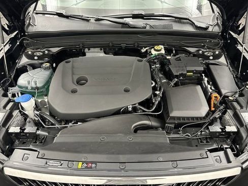 New 2025 Volvo XC40 B5 Plus w/ Protection Package Premier image 28