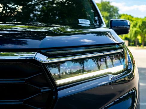 Used 2024 Honda Pilot Touring image 11