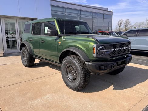 New 2025 Ford Bronco Badlands image 2