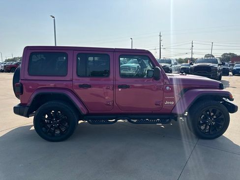 Used 2024 Jeep Wrangler Unlimited Sahara AWD/4WD image 8