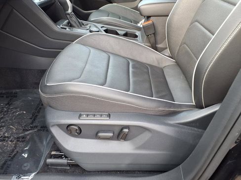 Used 2024 Volkswagen Tiguan SEL R-Line image 10