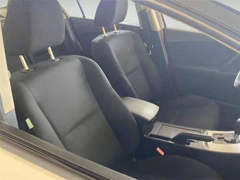 Used 2011 MAZDA MAZDA3 i Touring FWD image 26