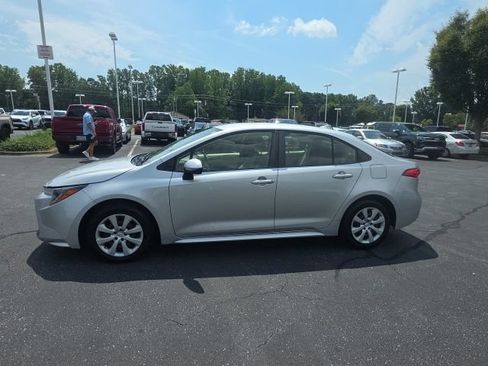Used 2020 Toyota Corolla LE FWD image 5
