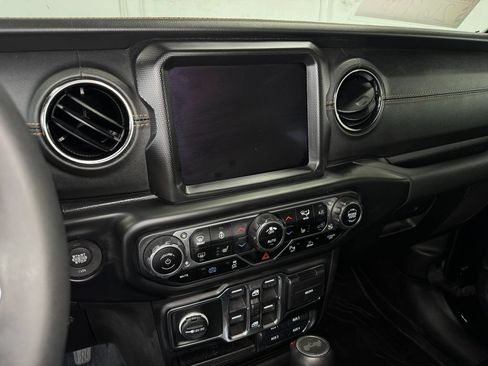 Used 2023 Jeep Wrangler Unlimited Sahara AWD/4WD image 18