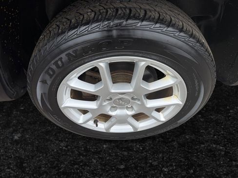 Certified 2020 Jeep Renegade Latitude w/ Cold Weather Group image 22