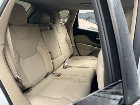 Used 2019 Jeep Cherokee Latitude w/ Popular Appearance Group image 28