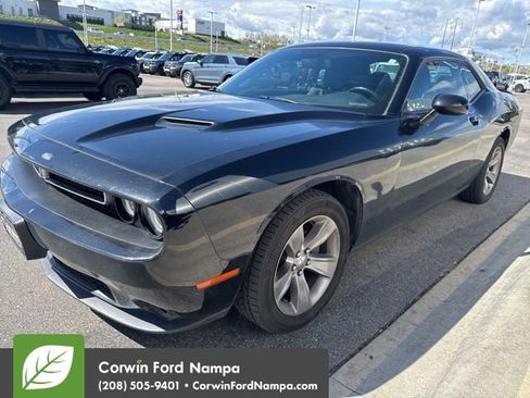 Used 2019 Dodge Challenger SXT image 6