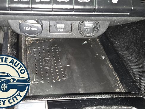 Used 2023 Hyundai Elantra Limited w/ Preferred Accessory Package image 16