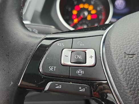 Used 2019 Volkswagen Tiguan SE w/ Panoramic Sunroof Package FWD image 17