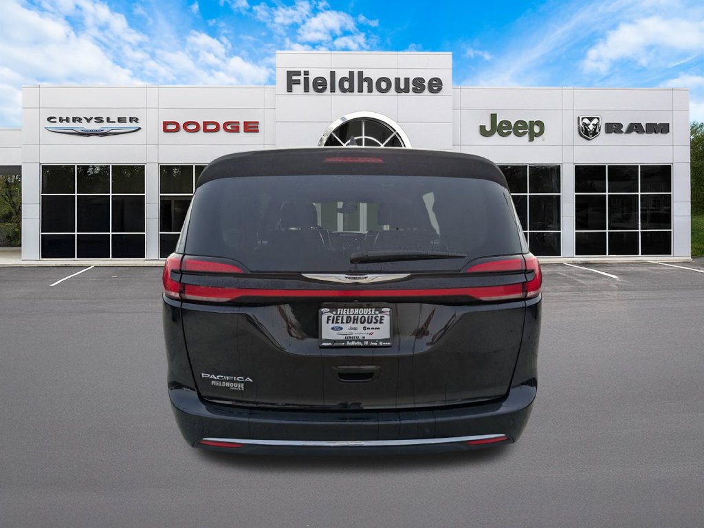 Used 2024 Chrysler Pacifica Touring-L FWD image 6