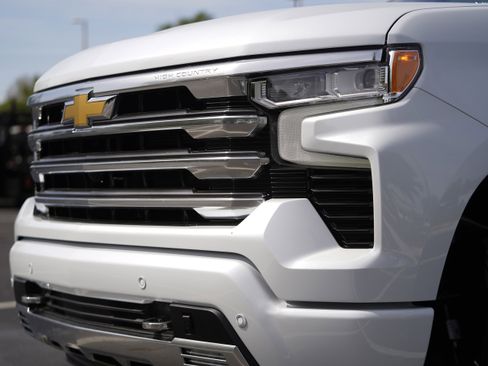 New 2026 Chevrolet Silverado 1500 High Country w/ High Country Premium Package AWD/4WD image 39